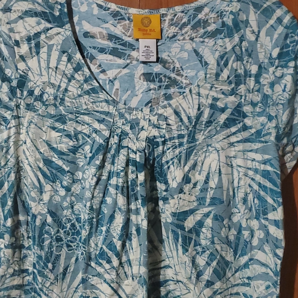 💙Ruby Rd. petite top💙 - Picture 2 of 4